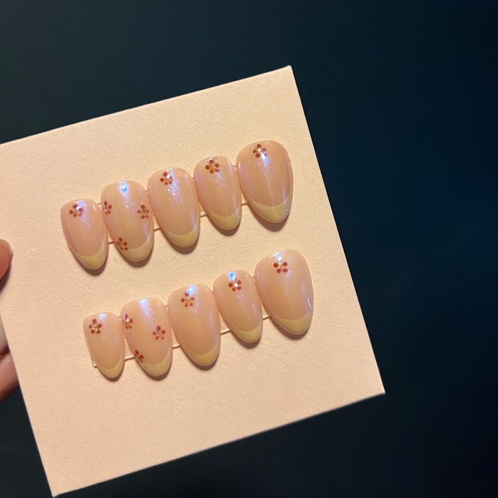 Press on nails